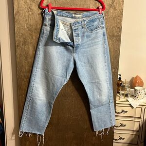 Levi’s wedgie straight frayed hem jean